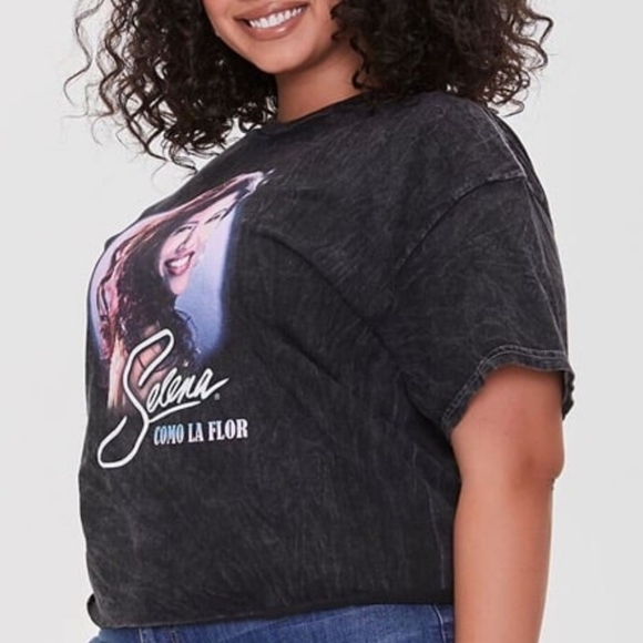 Selena Tops - NWOT Women's Selena Crop T-Shirt